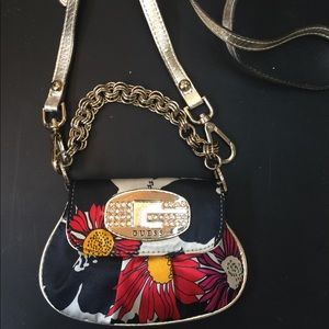 GUESS Satin /floral purselet with chunky chain